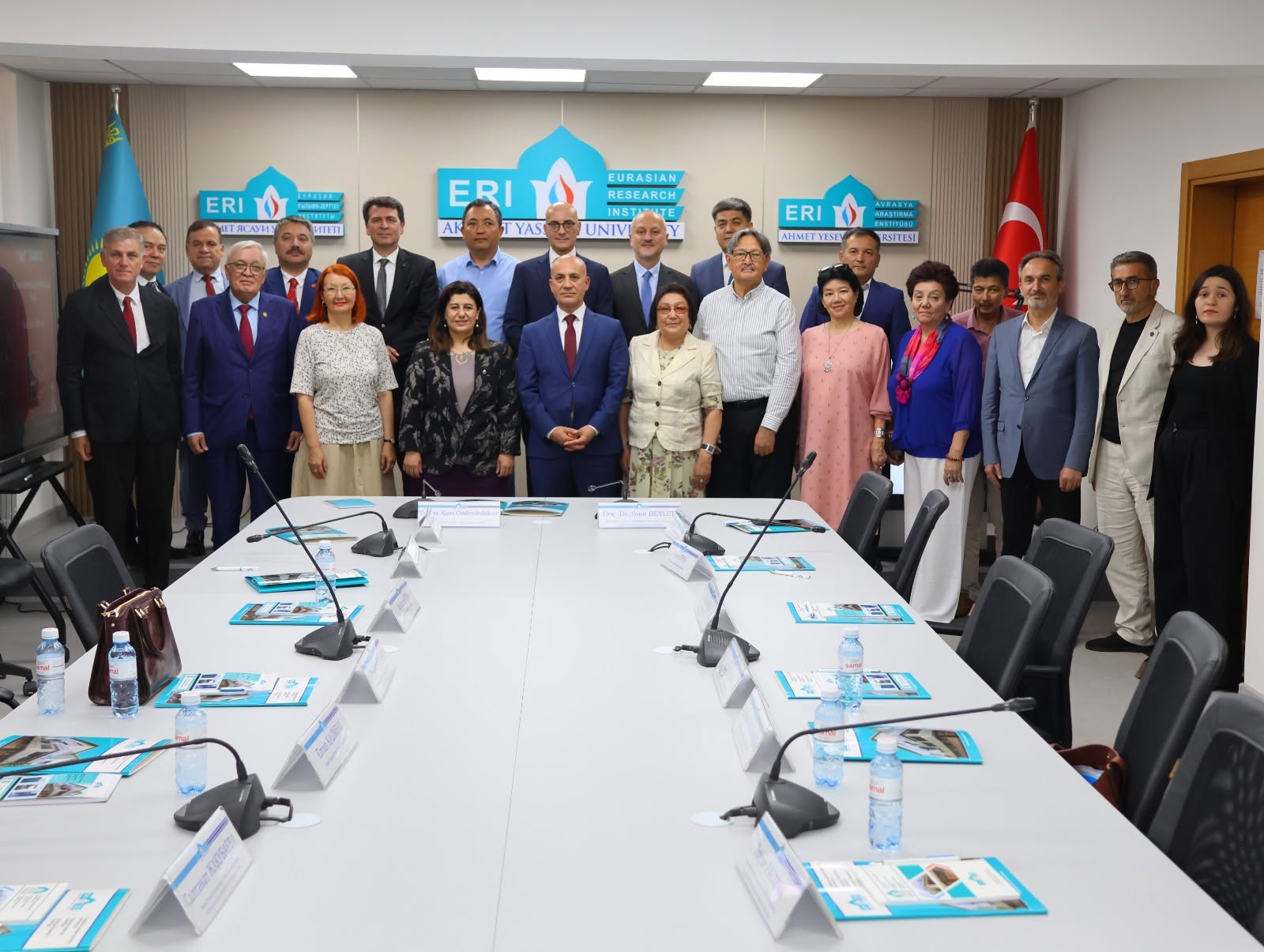 T.C. Almatı Başkonsolosluğu ile birlikte "İrade Bizim, Zafer Bizim" temasıyla düzenlenen 15 Temmuz Demokrasi ve Millî Birlik Günü Paneli, akademi, medya ve iş dünyasının seçkin temsilcilerinin katılımıyla gerçekleştirildi.