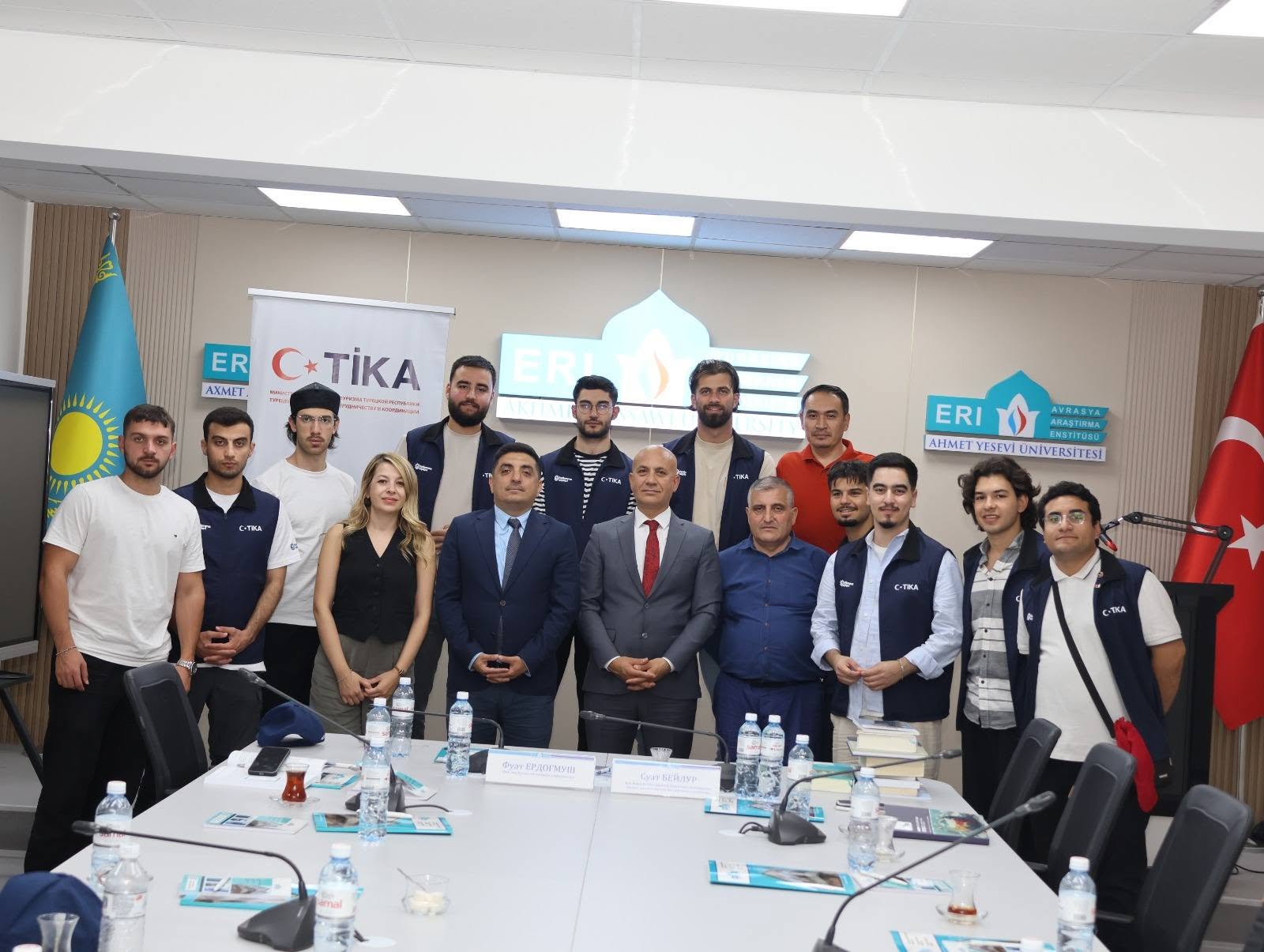 TİKA tarafından düzenlenen "Kalkınma Elçileri" programına katılan Kazakistan Koordinatörü Fuat Erdoğmuş başkanlığındaki heyet Hoca Ahmet Yesevi Uluslararası Türk-Kazak Üniversitesi Avrasya Araştırma Enstitüsünü ziyaret etti.