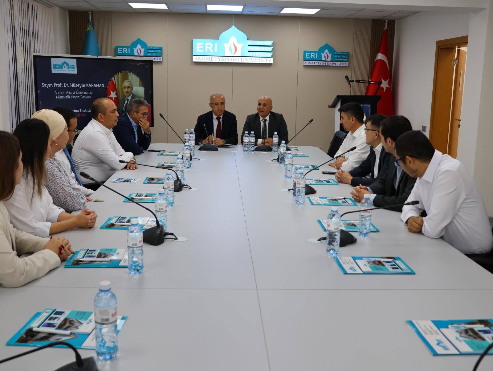 Hoca Ahmet Yesevi Üniversitesi Mütevelli Heyet Başkanı Prof. Dr. Hüseyin Karaman, Avrasya Araştırma Enstitüsü’nü ziyaret etti. 