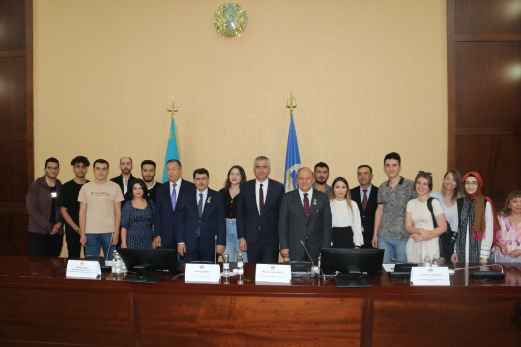 Republic of Turkey Ankara Governor Vasip Şahin, within the framework of his visit to Almaty, with the theme “Kazakhstan-Turkey Relations in Memory of the 30th Anniversary of Diplomatic Relations between Kazakhstan and Turkey” held on 19 May 2022 in cooperation with Hoca Ahmet Yesevi International Turkish-Kazakh University Eurasia Research Institute and Al-Farabi Kazakh National University. attended the conference as a speaker.