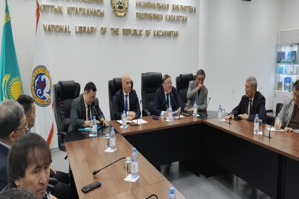 Mehmet Akif Ersoy’un doğumunun 150. yıldönümüne adanan Anma Paneli, Türksoy Yazarlar Birliği, Kazakistan Milli Kütüphanesi ve Enstitümüz iş birliğinde gerçekleştirildi.