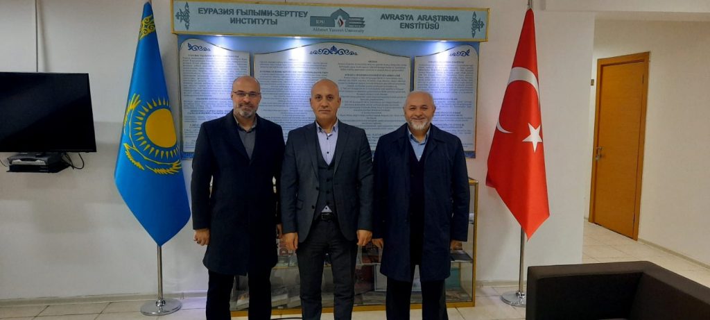 “Kazakistan 2030” Kazak-Türk Gençleri Yardımlaşma ve Dayanışma Vakfı Yönetim Kurulu Başkanı Mahmut Hakkı Sezer ve Marmara Üniversitesi İlahiyat Fakültesi ögretim üyesi Prof. Dr. Ömer Çelik’e Enstitümüze yaptıkları ziyaret için teşekkür ederiz.