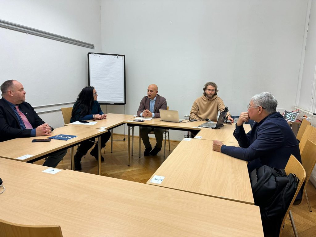 Enstitümüz tarafından yürütülen Orta Asya’nın Tarihi Coğrafyası adlı projenin tanıtımı hibrit formatta Viyana Üniversitesi Mongolia Cluster’da yapıldı. Toplantının ardından iki kurum arasındaki resmi iş birliğini başlatan belge taraflarca imzalandı.