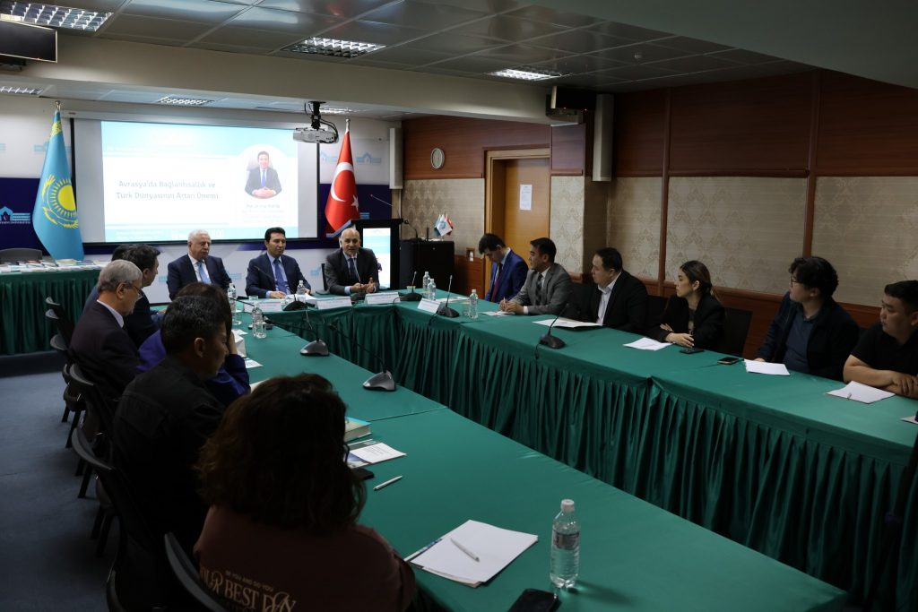 Ankara Hacı Bayram Veli Üniversitesi Uluslararası İlişkiler Bölümü Öğretim Üyesi ve İİBF Dekanı Prof. Dr. Fırat Purtaş, “Avrasya’da Bağlantısallık ve Türk Dünyasının Artan Önemi” adlı bir seminer verdi.