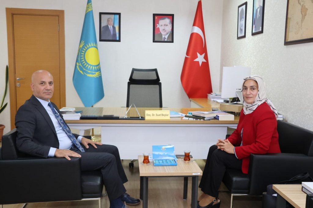 Azerbaycan Cumhuriyeti Ekonomik Reformlar ve İletişim Analiz Merkezi Stratejik Planlama Bölümü Baş Danışmanı Dr. Vusala Jafarova Avrasya Araştırma Enstitüsü’nü ziyaret etti. Görüşmede Türk Devletleri ekonomileri hakkında ortak araştırmalar yapılması hususları görüşüldü.