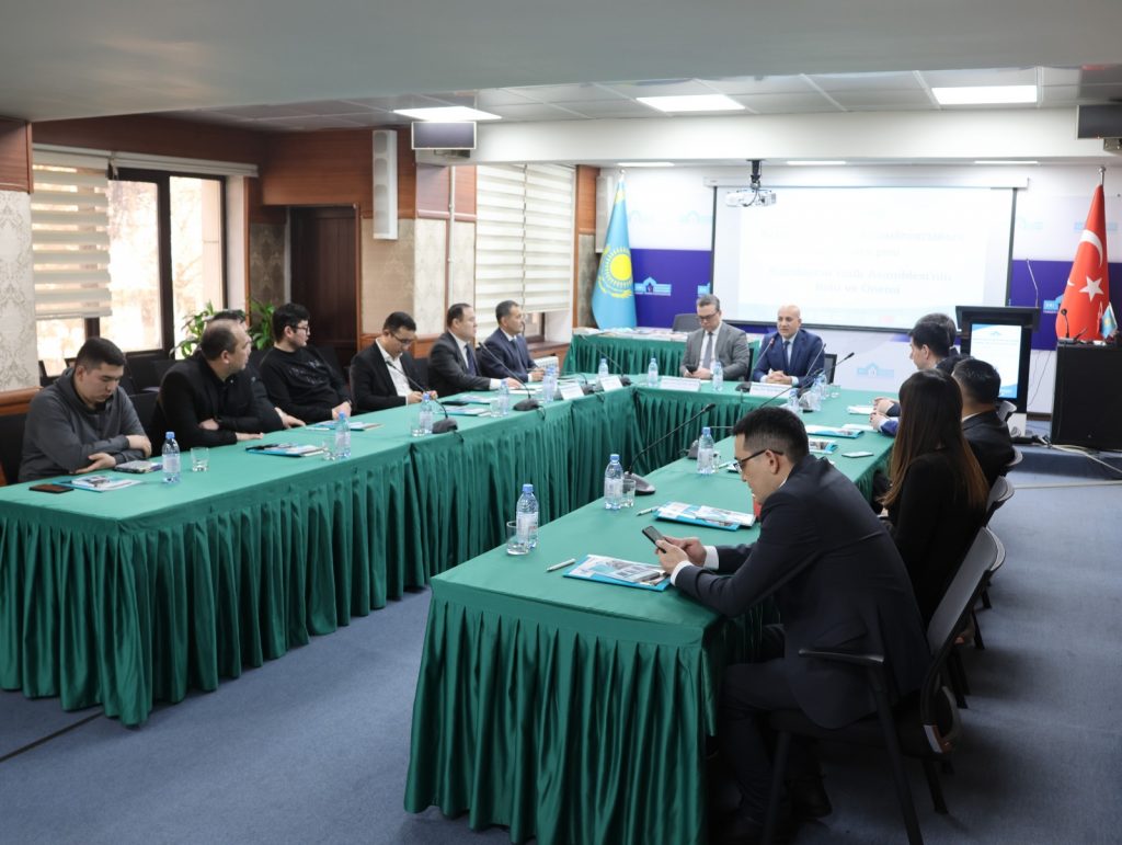 “30. Yılında Kazakistan Halk Asamblesi’nin Rolü ve Önemi” temalı konferans T.C. Almatı Başkonsolosu Evren Müderrisoğlu ile kurum temsilcileri ve bilim insanlarının katılımıyla gerçekleşti.