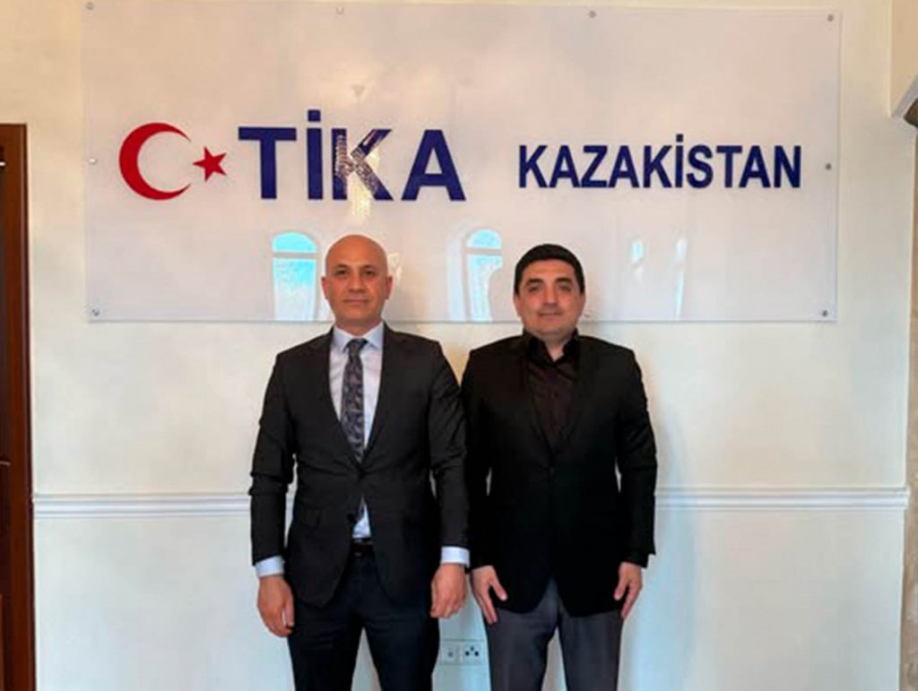 Enstitü Müdürü Doç. Dr. Suat Beylur, görevine yeni başlayan TİKA Kazakistan Koordinatörü Sn. Fuat Erdoğmuş’u ziyaret ederek yeni görevinde başarılar diledi.